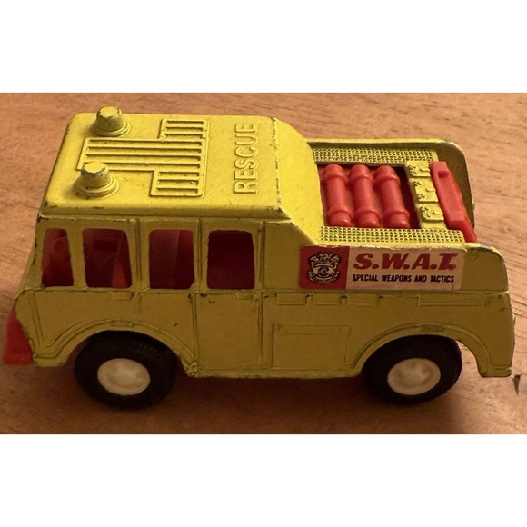TootsieToy Diecast Rescue Equip.‎ Truck SWAT Yellow Made in USA Vintage Antique - Picture 1 of 7